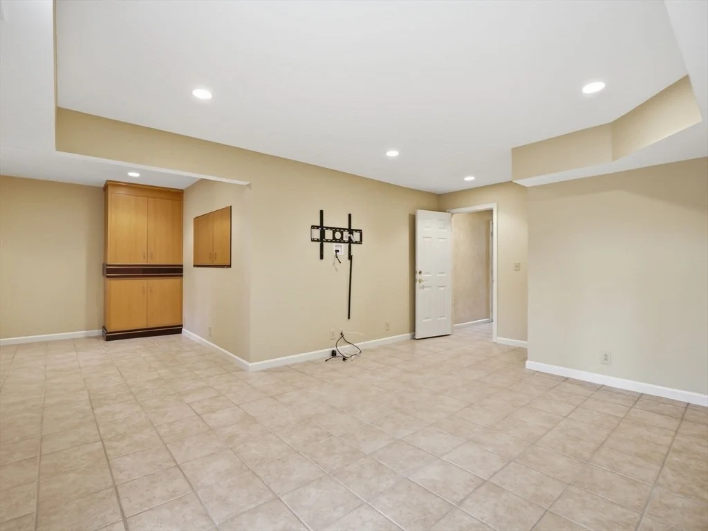 Photo of Unit 3901 at 3901 Knightsbridge Close