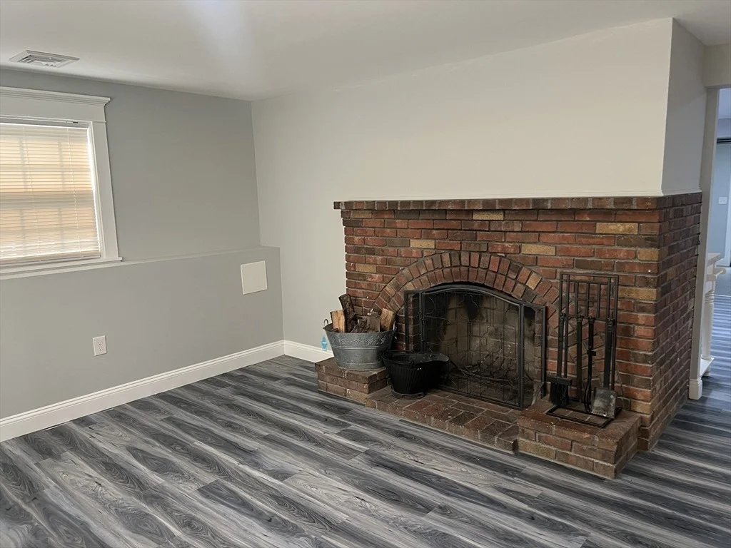 Photo of 11 Leroy Pl