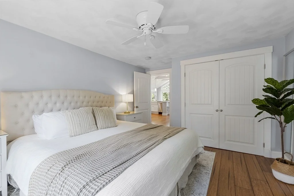 Photo of 91 Lakeshore Drive