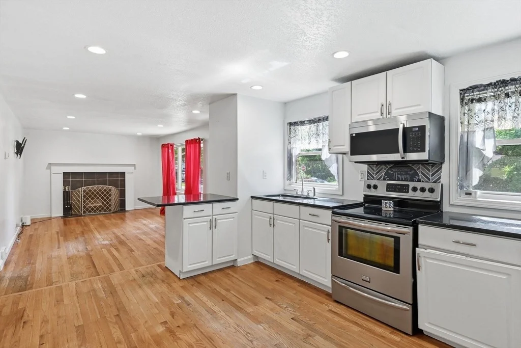 Photo of 881 Roosevelt Ave