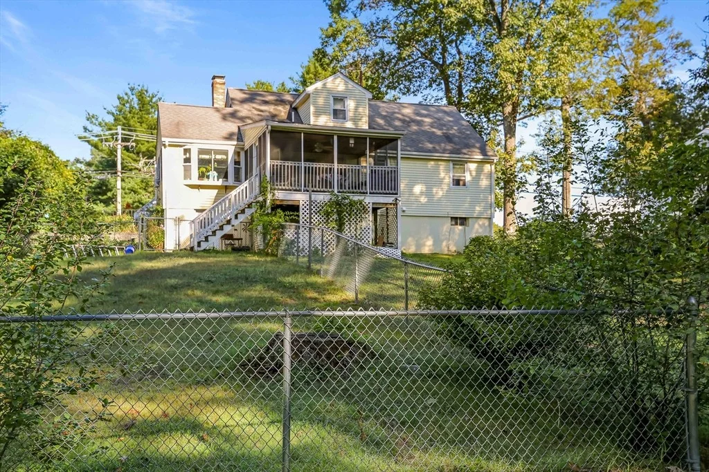 Photo of 400 River Rd