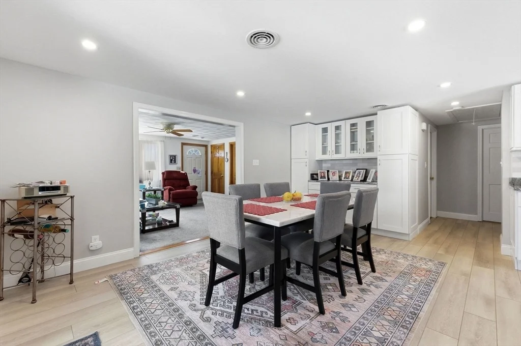 Photo of 43 Woodside Ln