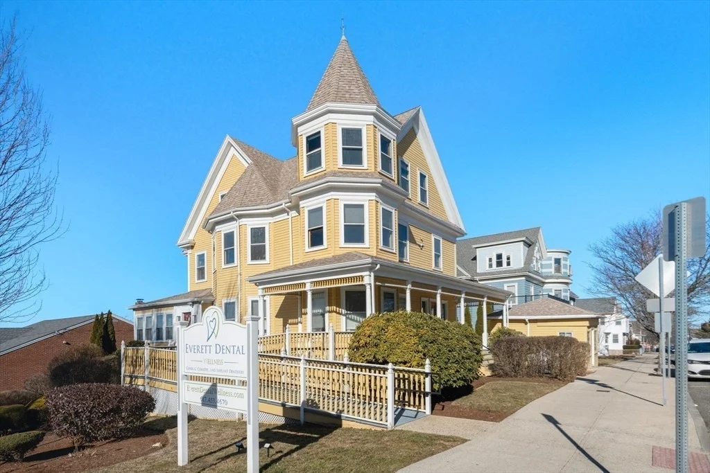 Photo of 826 Broadway