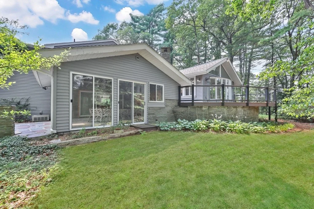 Photo of 8 Fox Hill Dr