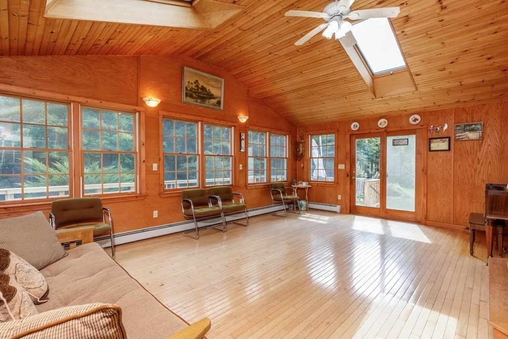 Photo of 260 East Road