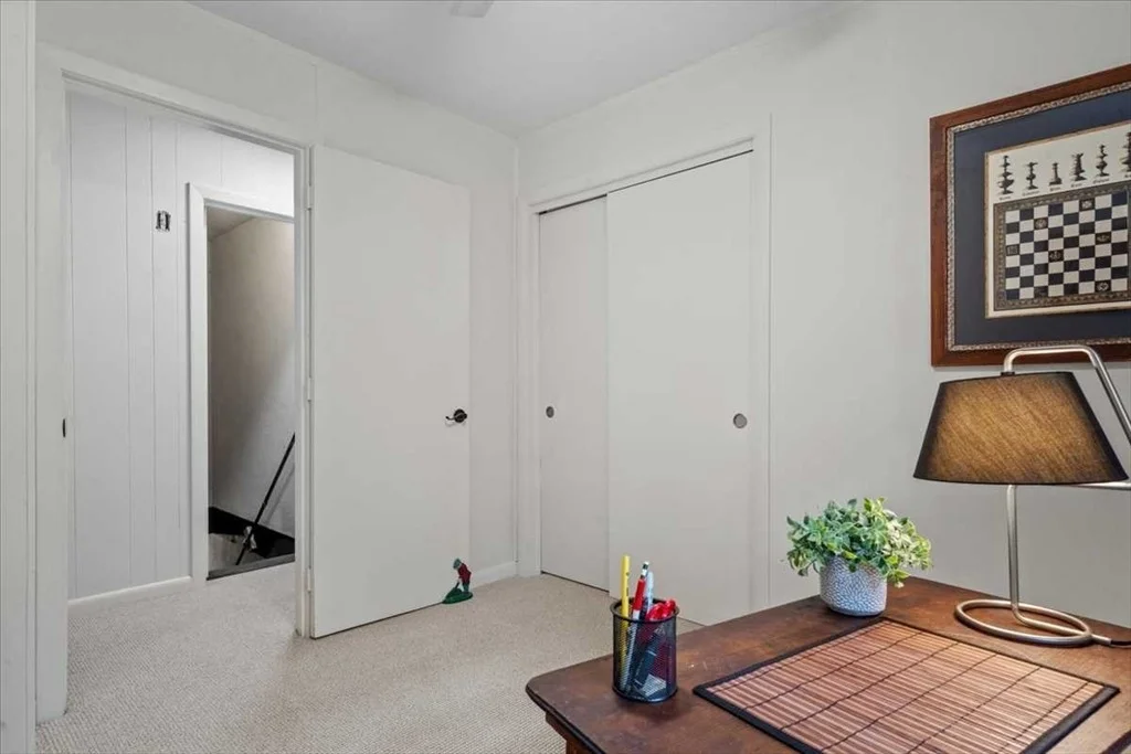 Photo of 822 Hardwick Rd