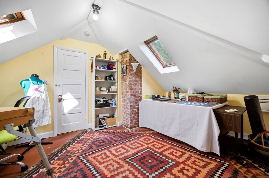 Photo of 211 Crescent St