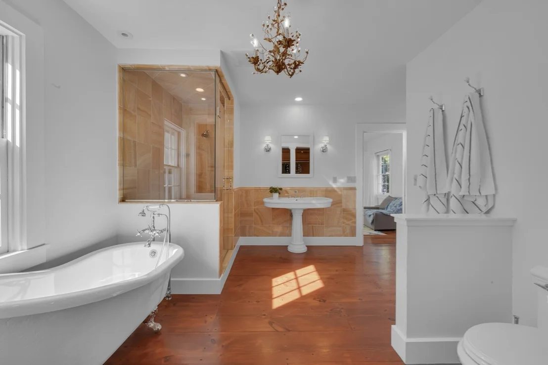Photo of 304 Warren Rd