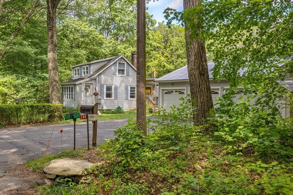 Photo of 294 North Valley Road