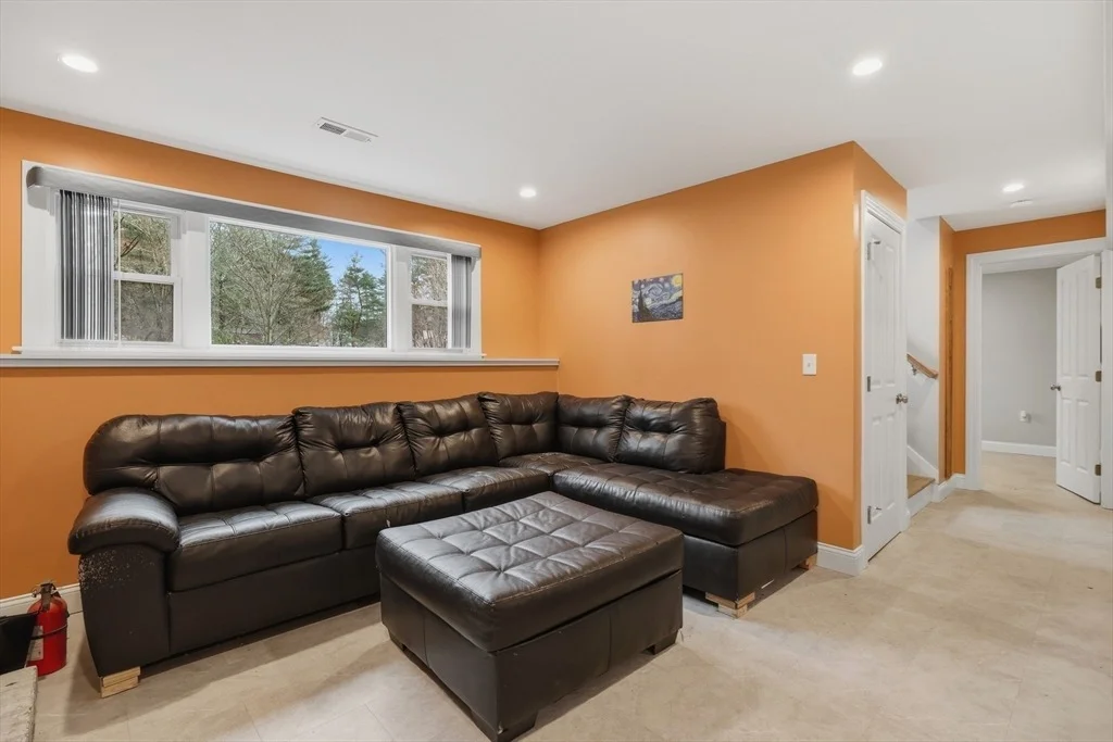 Photo of 8 Stoneybrook Drive