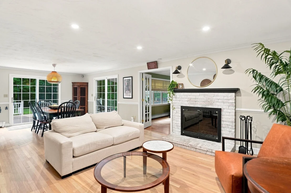 Photo of 975 Hanover St