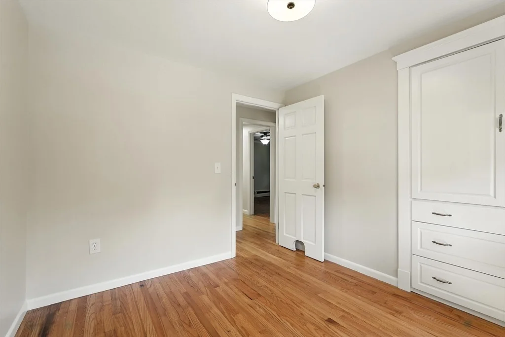 Photo of 15 Oak Bluff Cir