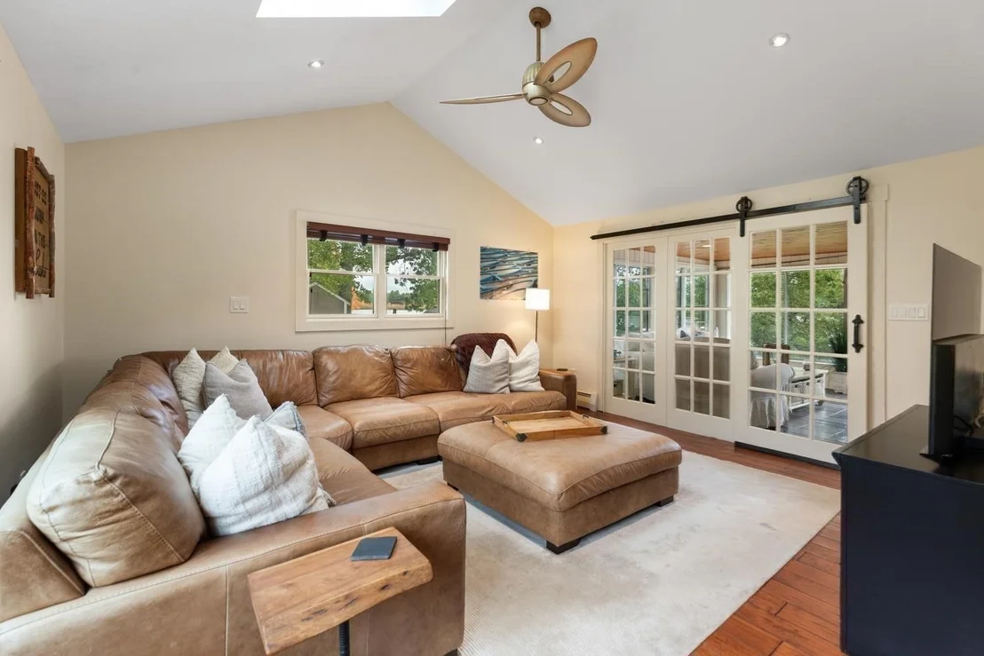 Photo of 35 Lakeside Blvd