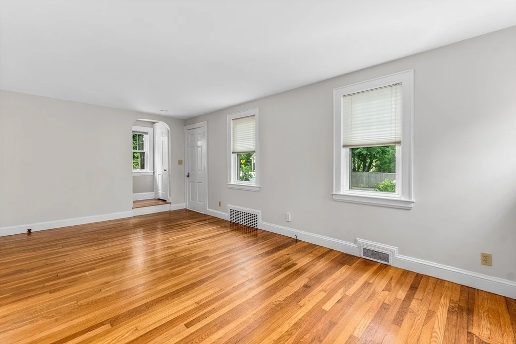 Photo of 862 Pleasant Street