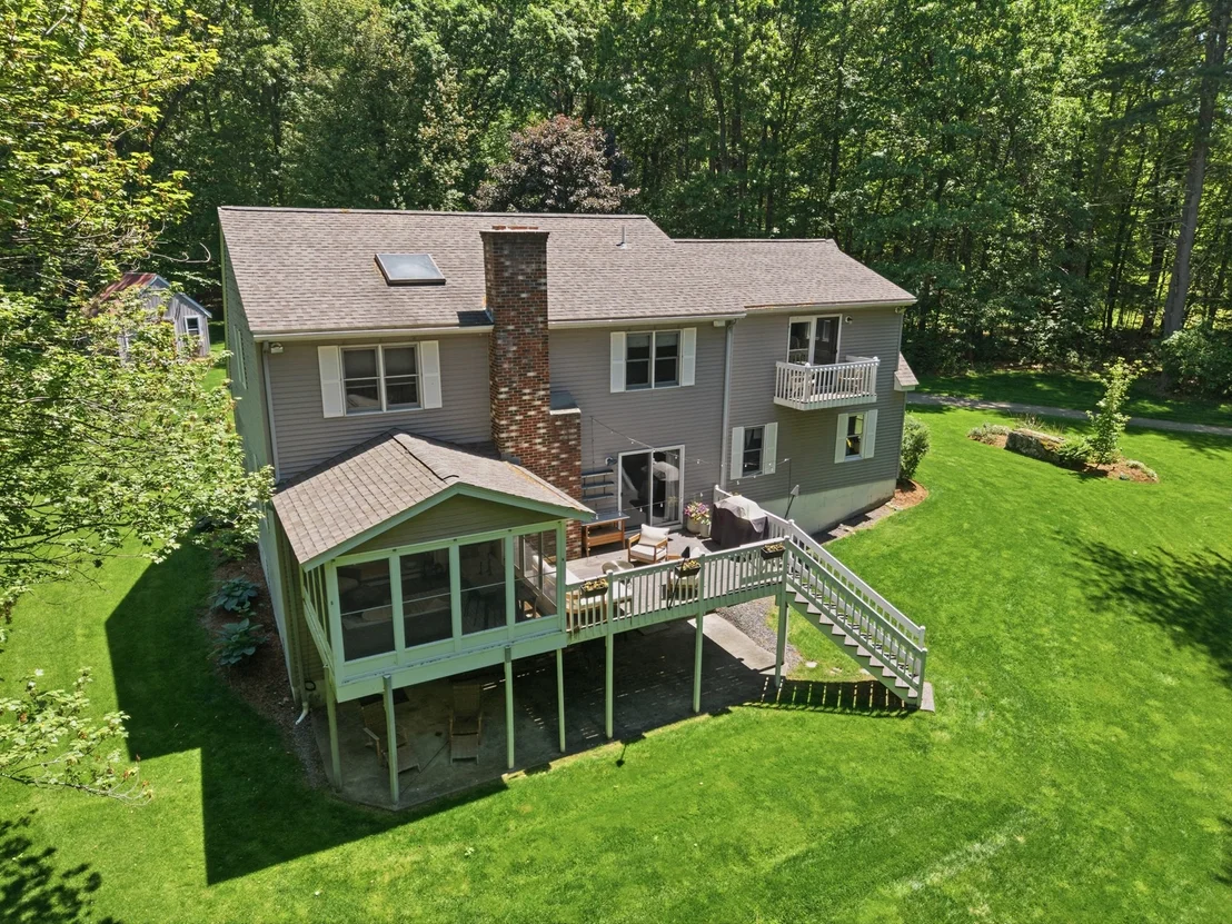 Photo of 2369 Main St