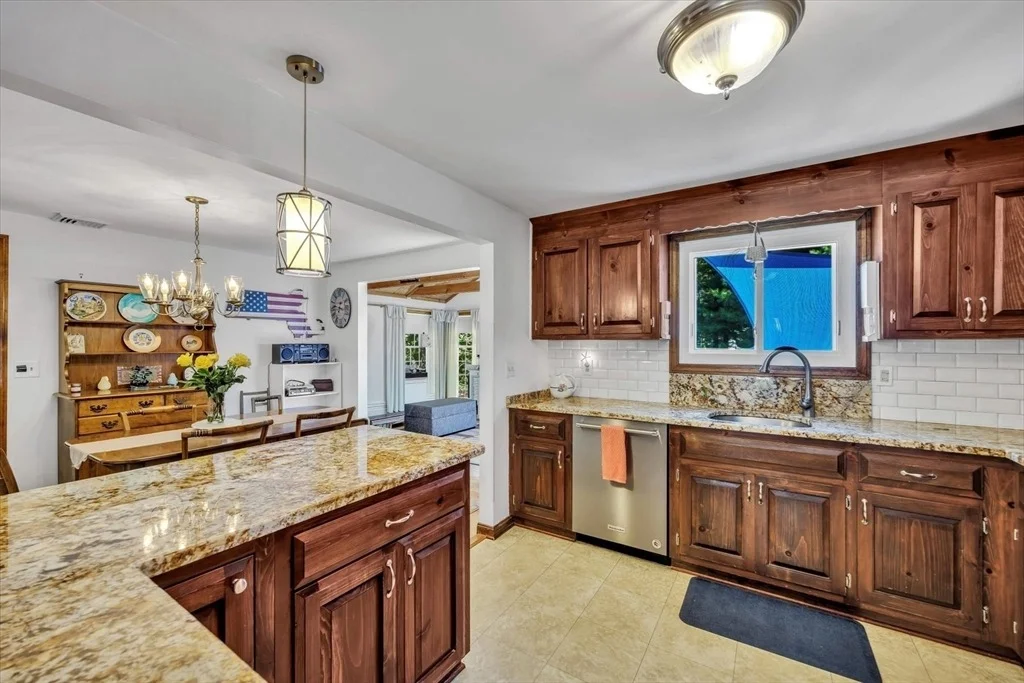 Photo of 248 Mashpee Neck Rd