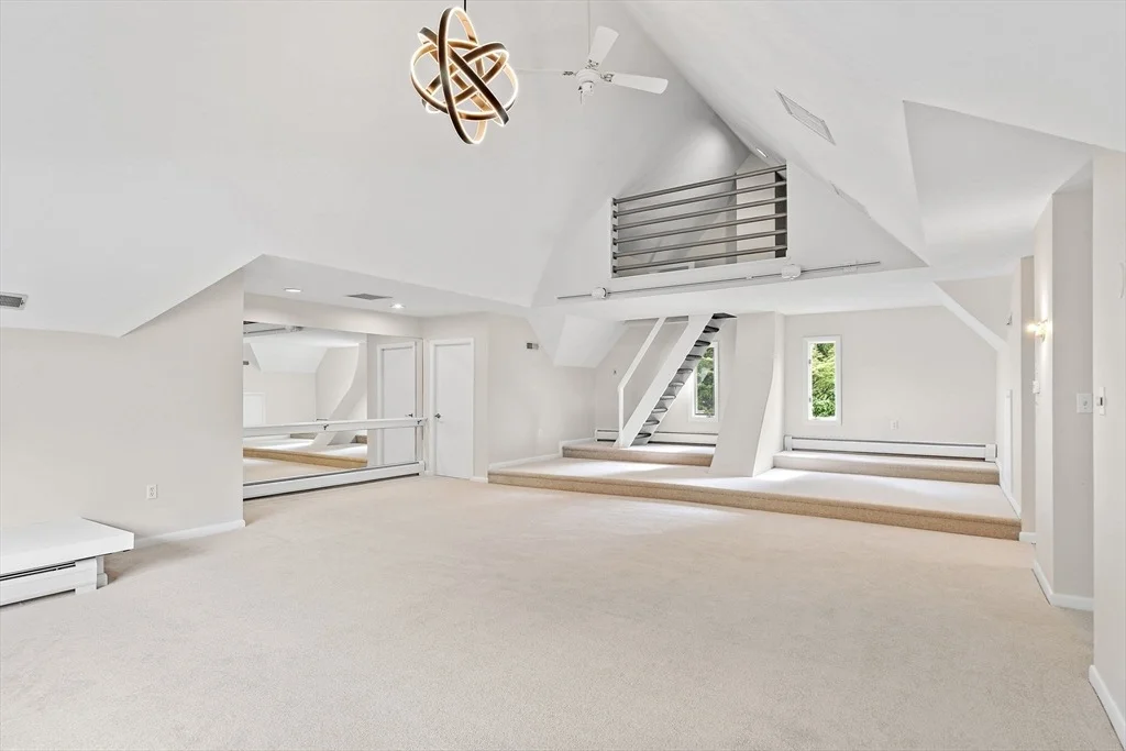 Photo of 1 Knollwood Dr