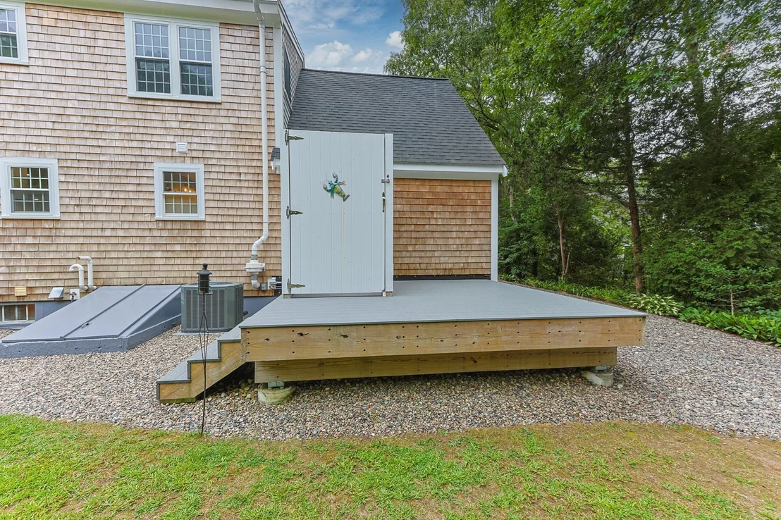 Photo of 34 Commodore Ln