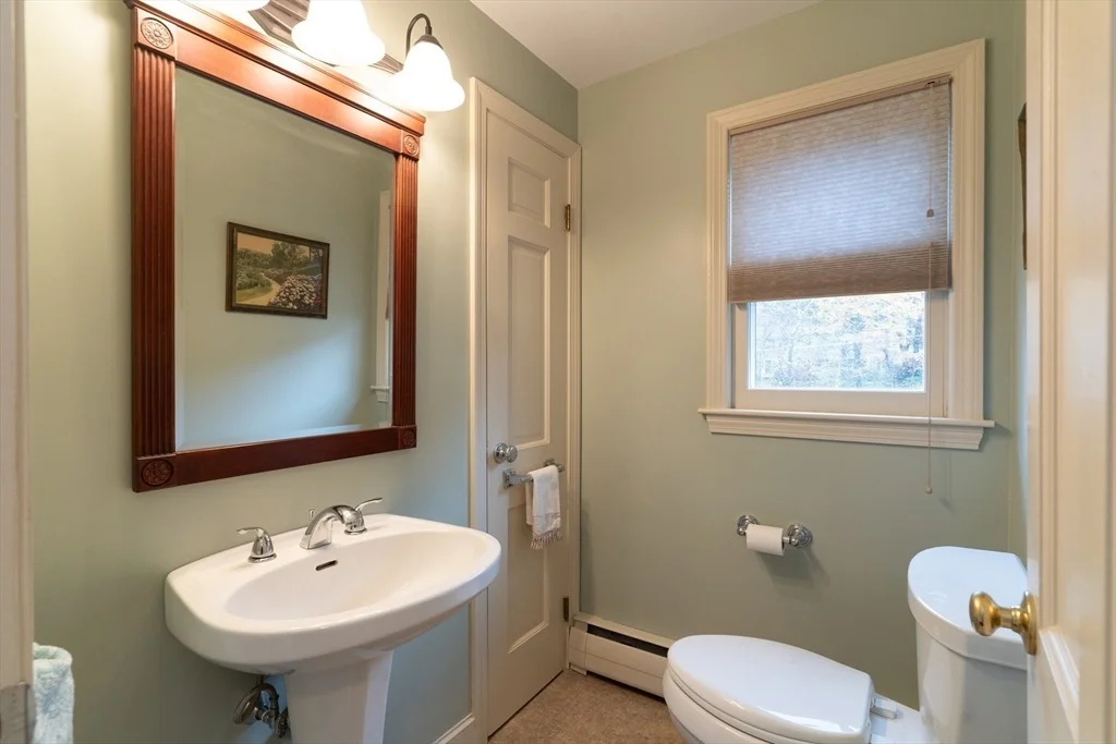 Photo of 1 Leslie Ln