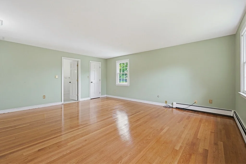 Photo of 7 Cahill Park Dr