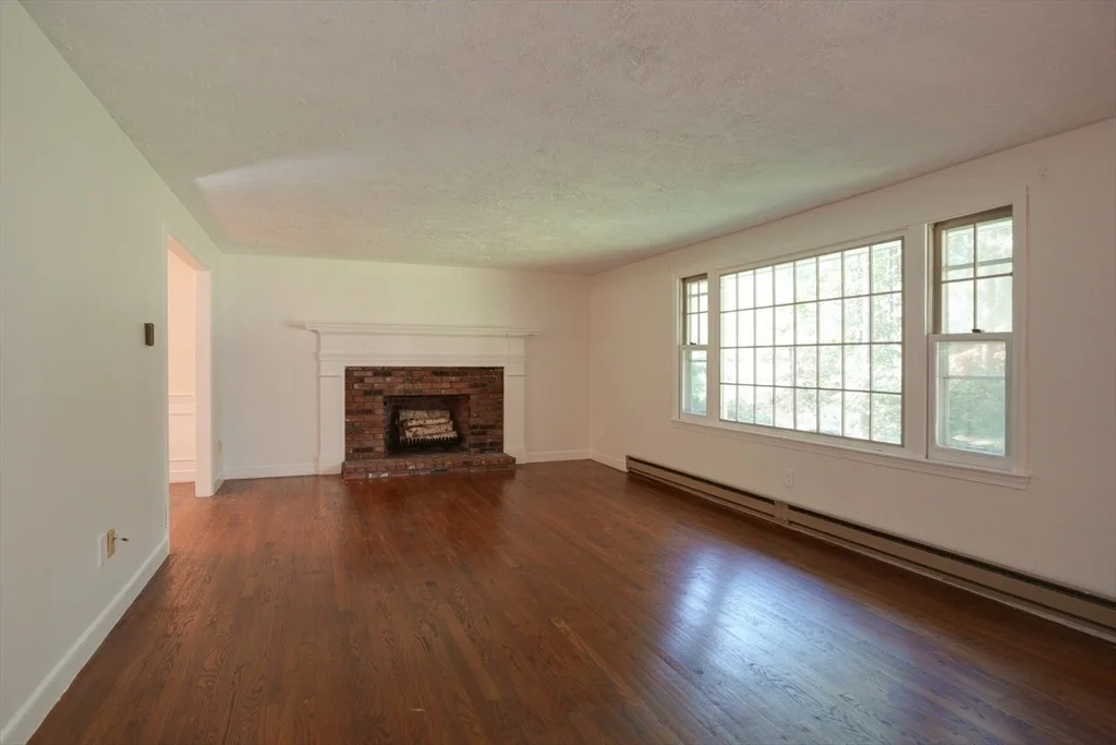 Photo of 560 Old Harvard