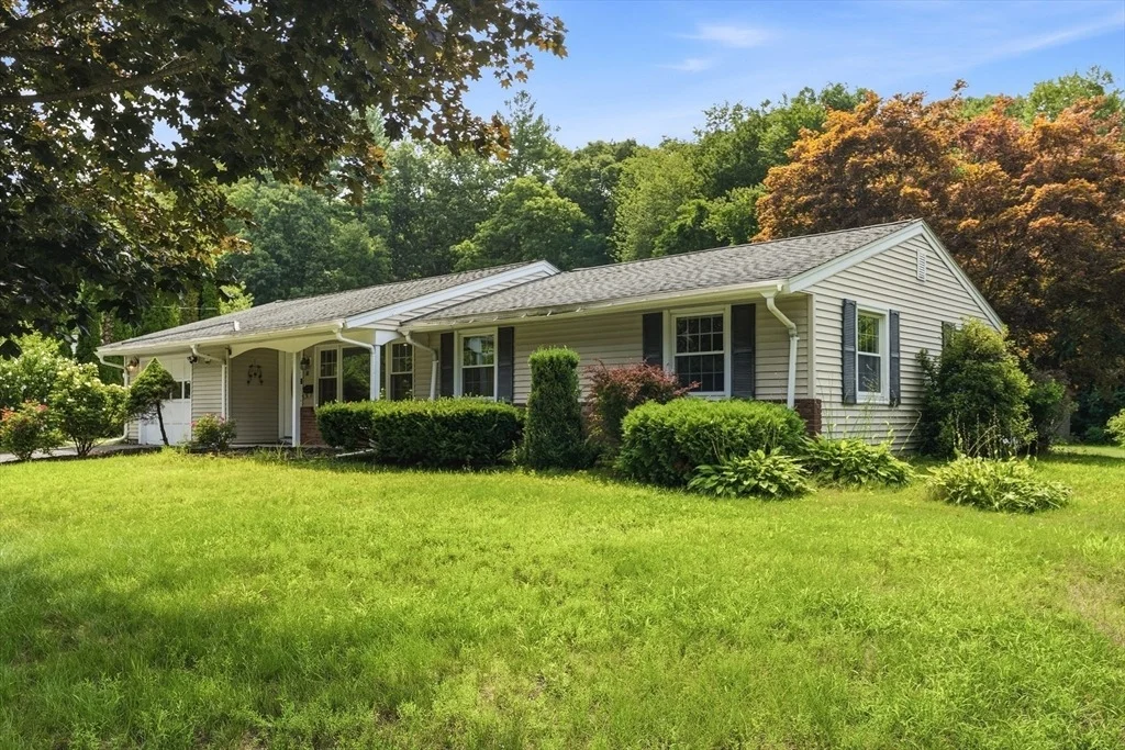 Photo of 38 Ruthellen Rd