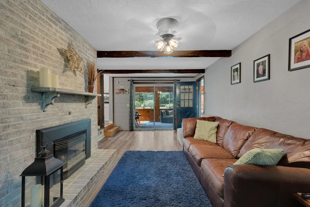 Photo of 86 Edgewater Dr