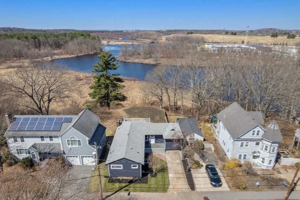 Photo of 243 Riverside Dr