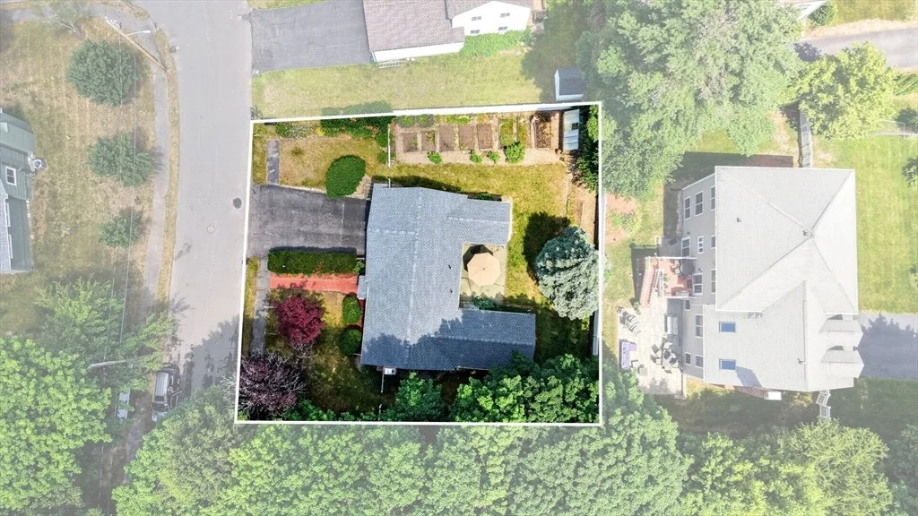 Photo of 32 Bobolink Rd