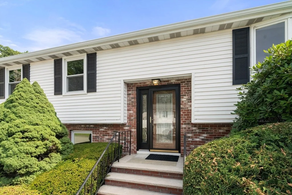 Photo of 31 Phillips Cir