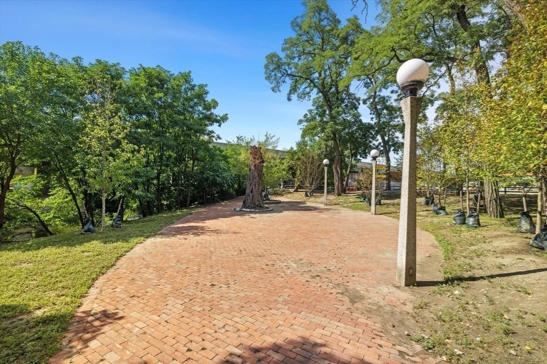 Photo of Unit 708 at 4 Charlesgate E