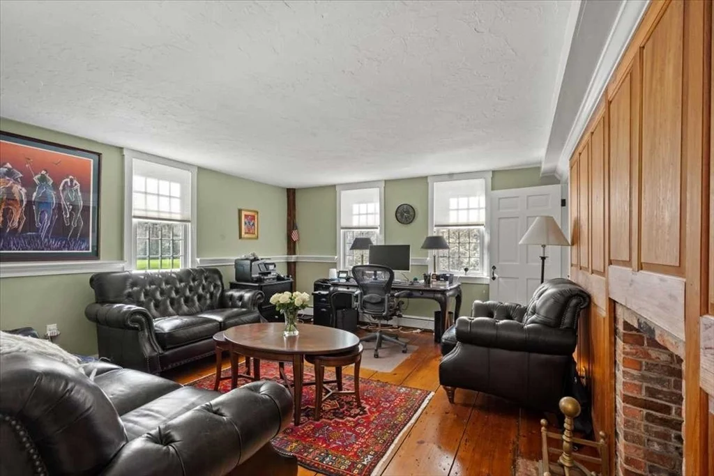 Photo of 9 Bay Path Dr