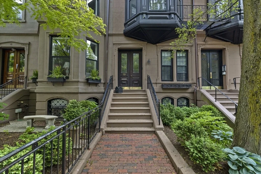 Photo of 321 Beacon Street