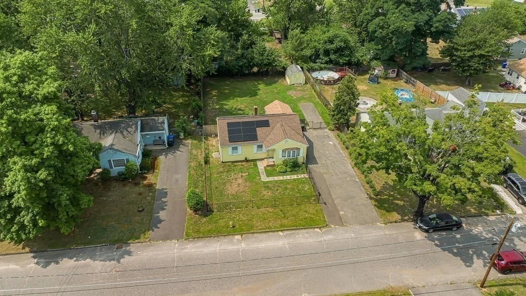 Photo of 128 W Canton Cir