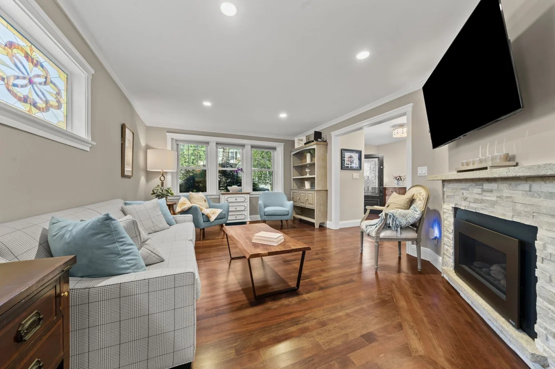 Photo of 49 Lynde Ave