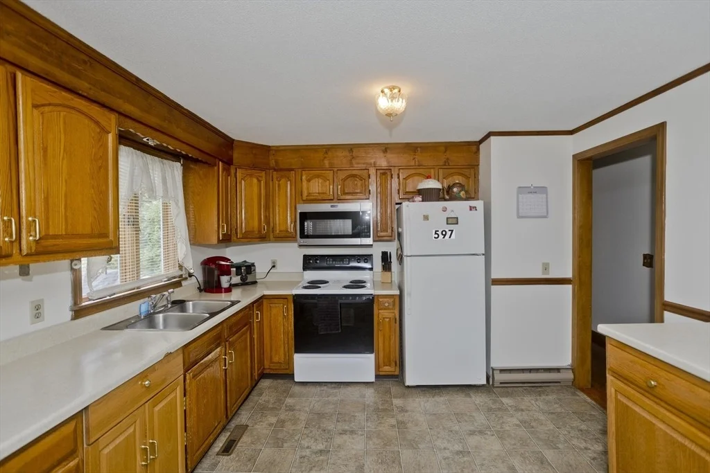 Photo of 597 Amherst Rd