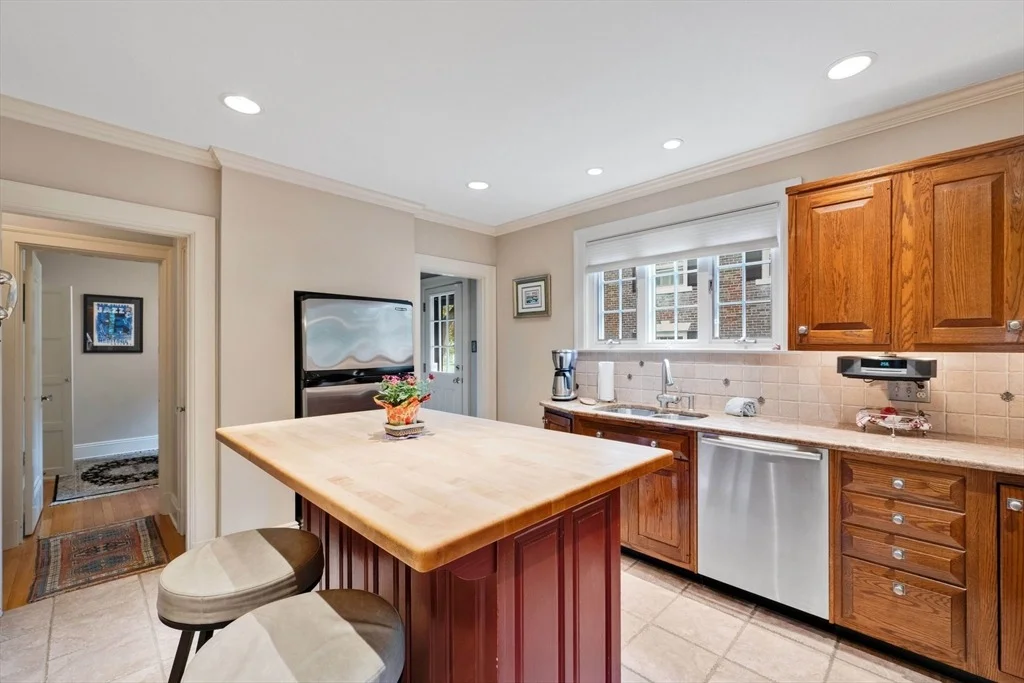 Photo of 44 Meadowbrook Rd