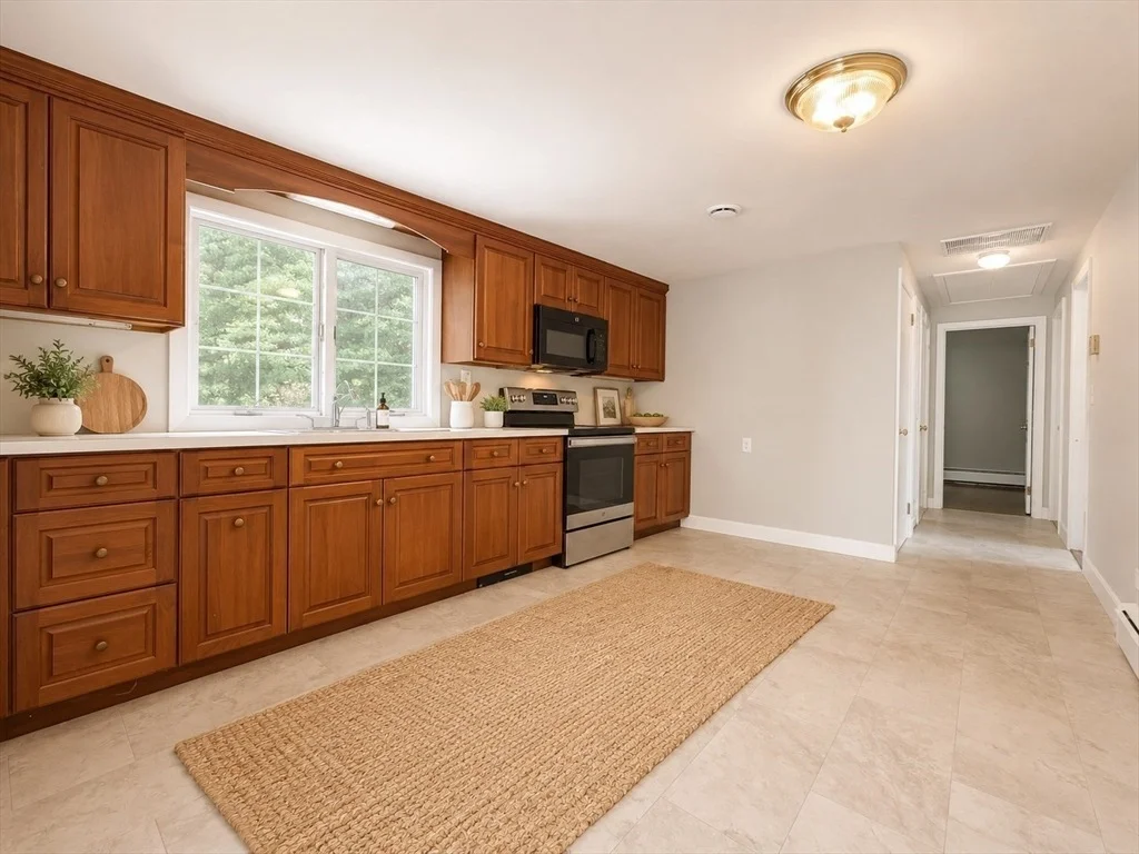 Photo of 84 Hinckley Cir