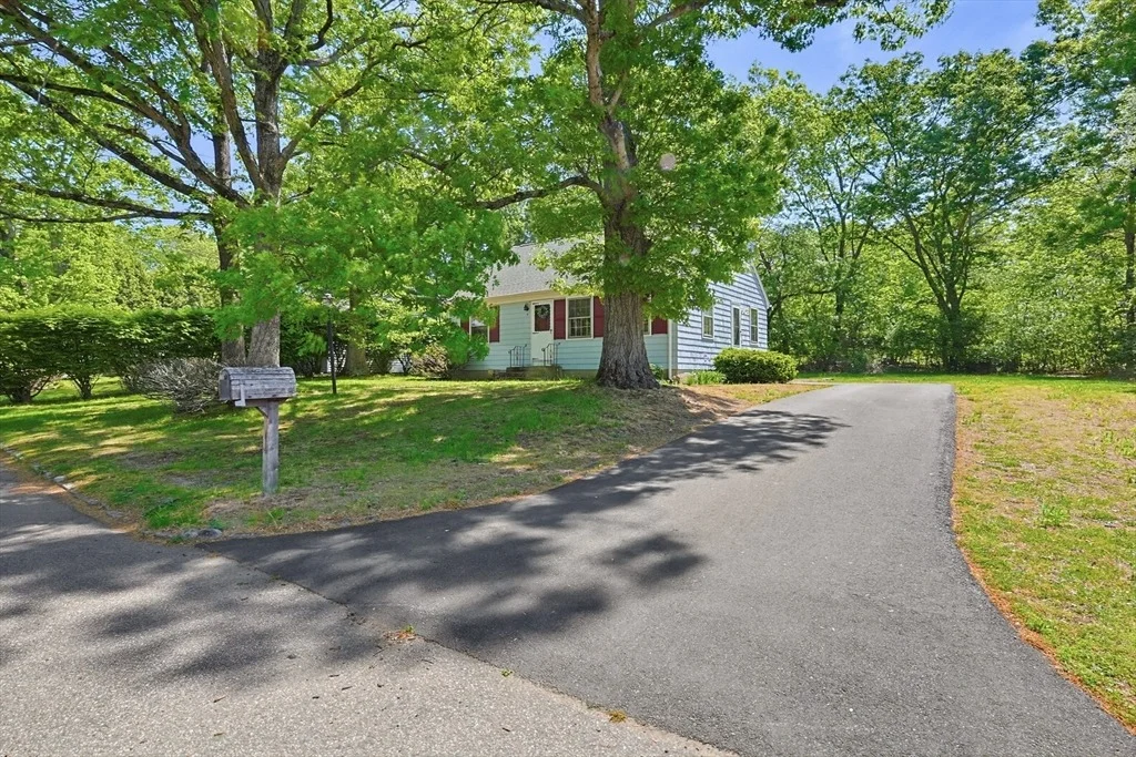 Photo of 5 Robin Hood Dr.