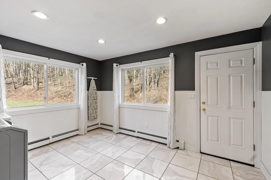 Photo of 885 Royalston