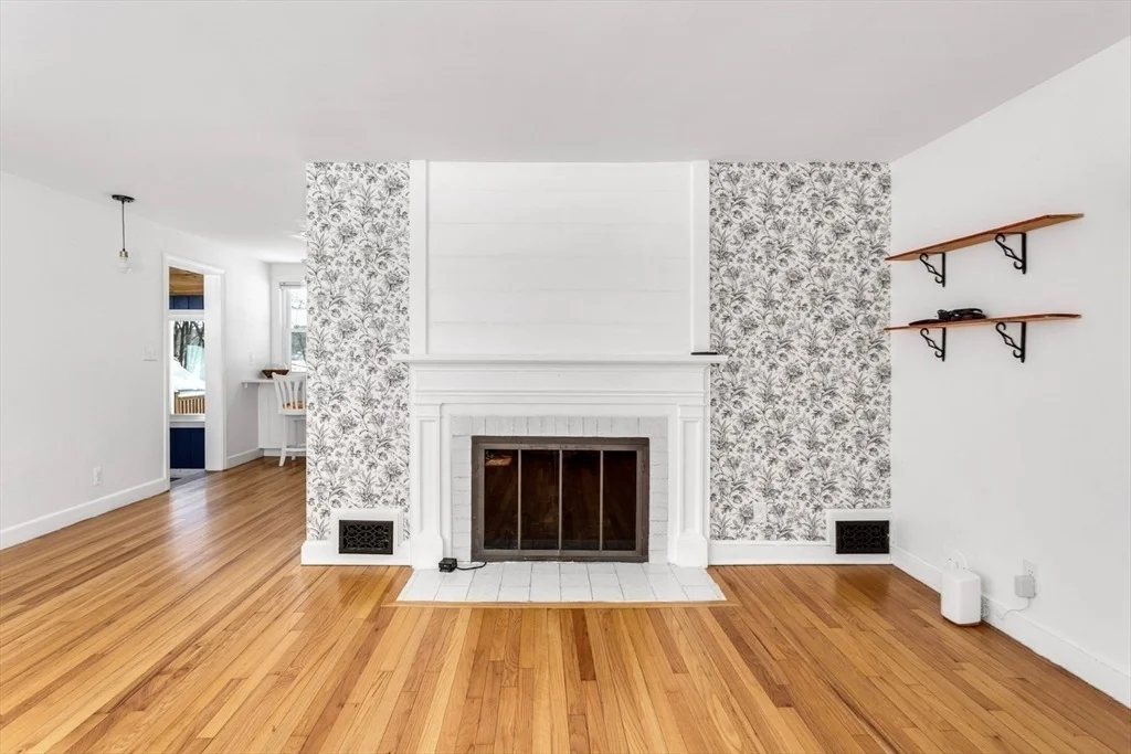Photo of 81 Edgewater Drive