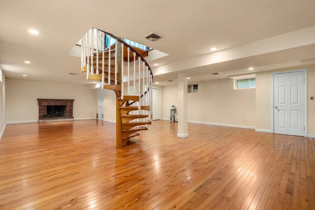 Photo of 125 Lyman Rd