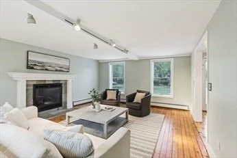 Photo of 118 River Rd