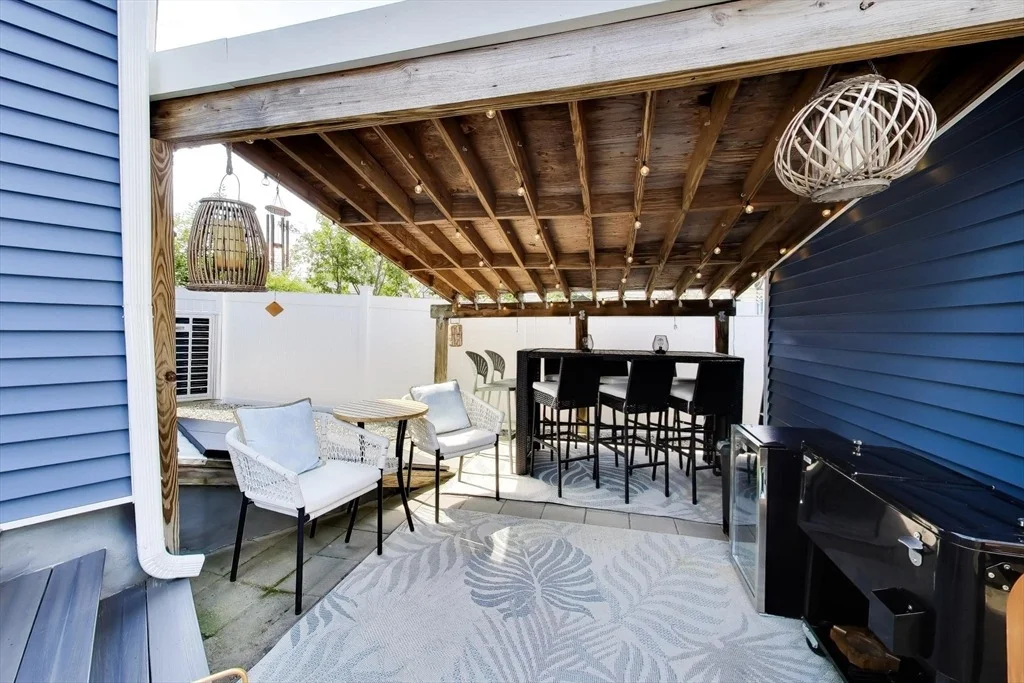 Photo of 405 Whiting Ave