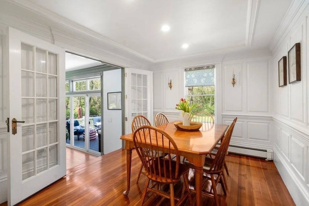 Photo of 979 Summer Street