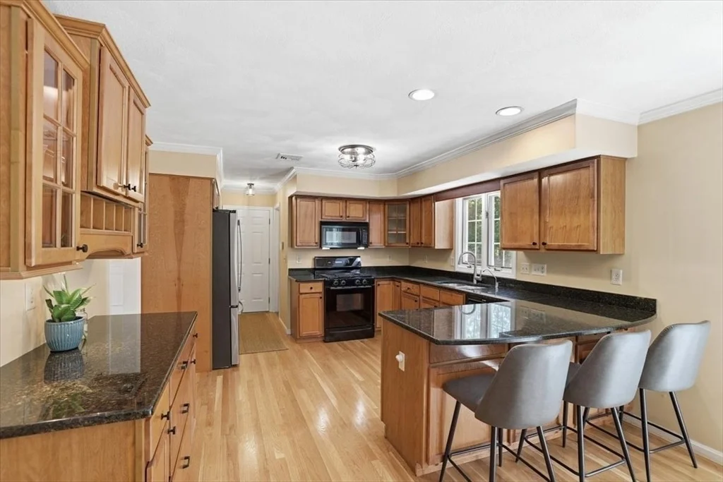 Photo of 32 Millfarm Dr