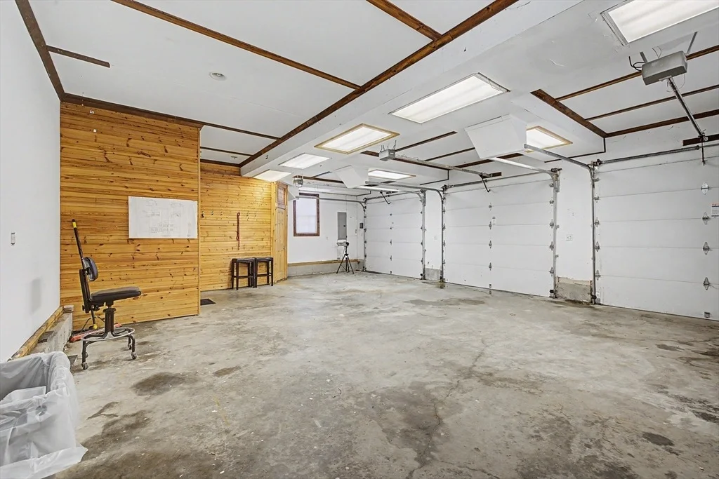 Photo of 195 Westhampton Rd