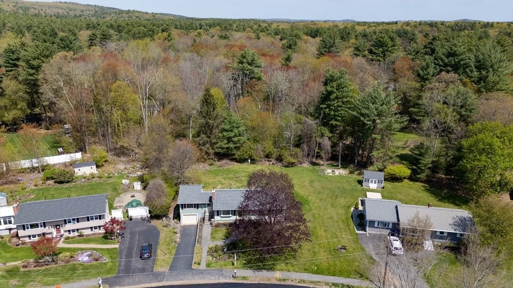 Photo of 14 Mohawk Dr