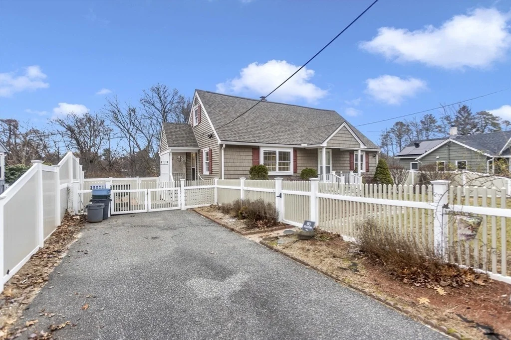 Photo of 192 Gardens Dr