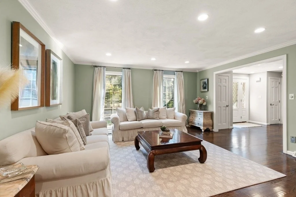 Photo of 24 Queens Cir